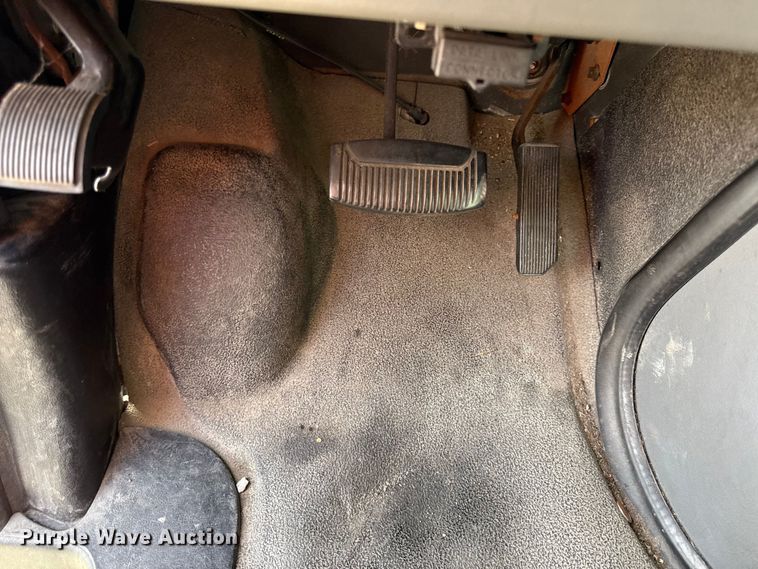 image for item DZ4337 2005 Ford E350 Super Duty box truck