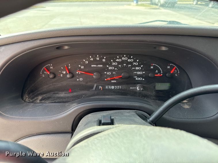 image for item DZ4337 2005 Ford E350 Super Duty box truck