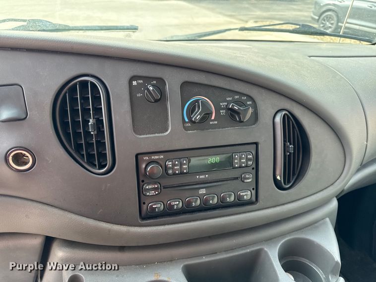 image for item DZ4337 2005 Ford E350 Super Duty box truck