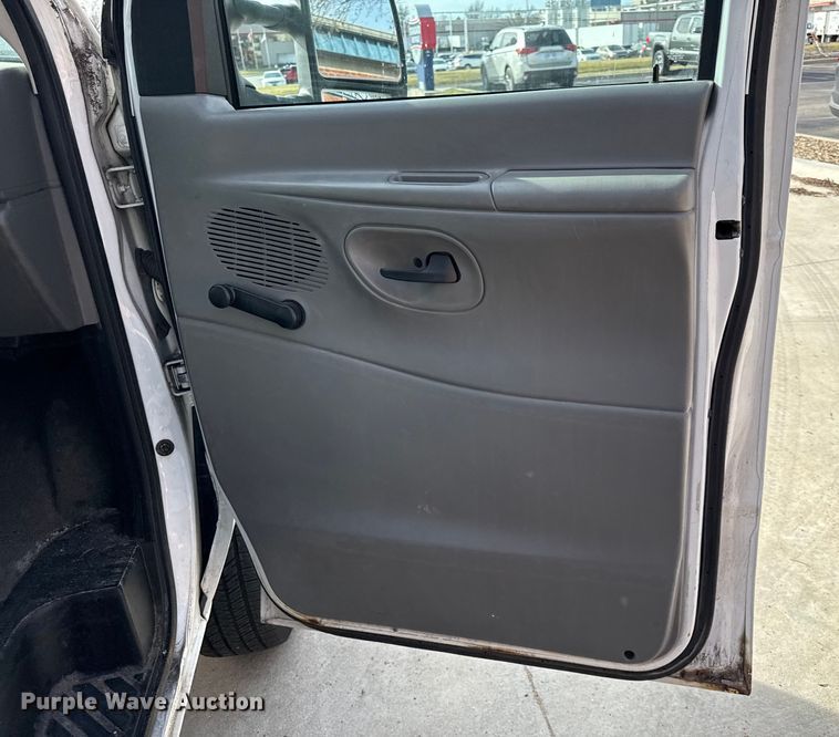 image for item DZ4337 2005 Ford E350 Super Duty box truck