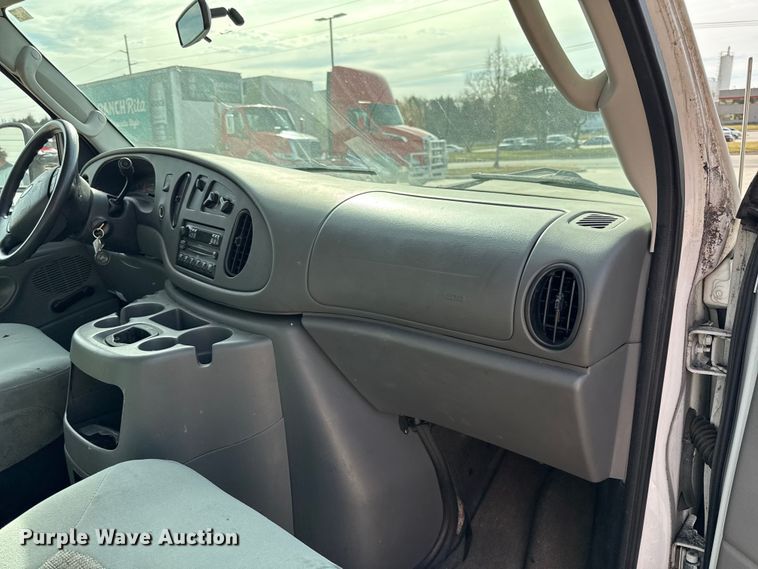 image for item DZ4337 2005 Ford E350 Super Duty box truck