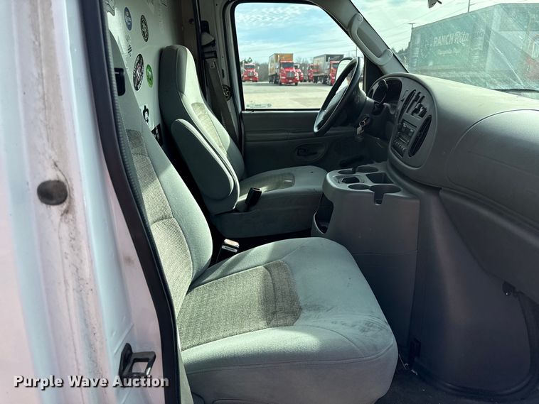 image for item DZ4337 2005 Ford E350 Super Duty box truck