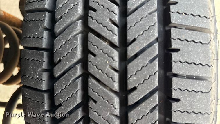 image for item DZ4337 2005 Ford E350 Super Duty box truck