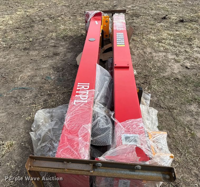 image for item DZ4373 IRanch automotive lift