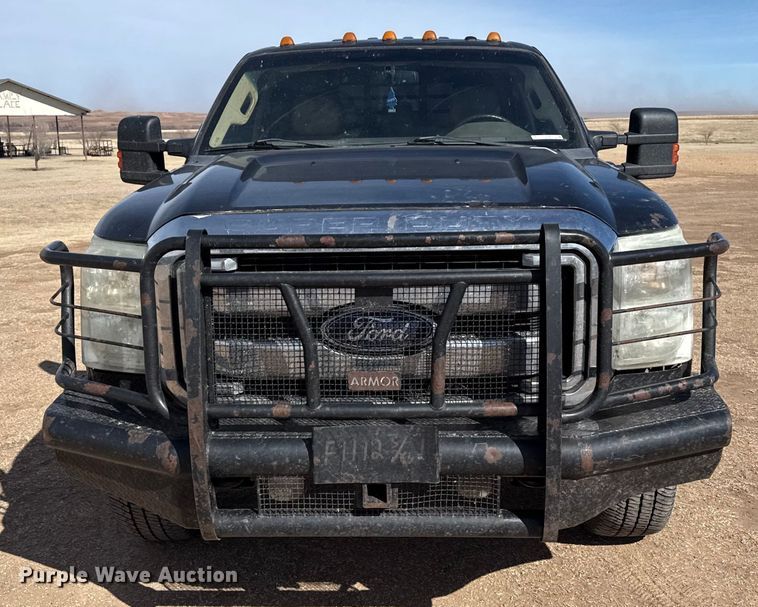 image for item DZ4990 2012 Ford F350 Super Duty Crew Cab flatbed pickup truck