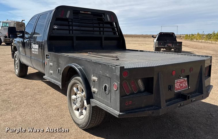 image for item DZ4990 2012 Ford F350 Super Duty Crew Cab flatbed pickup truck