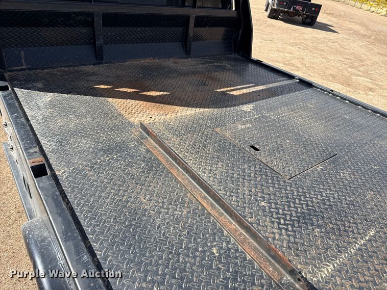 image for item DZ4990 2012 Ford F350 Super Duty Crew Cab flatbed pickup truck