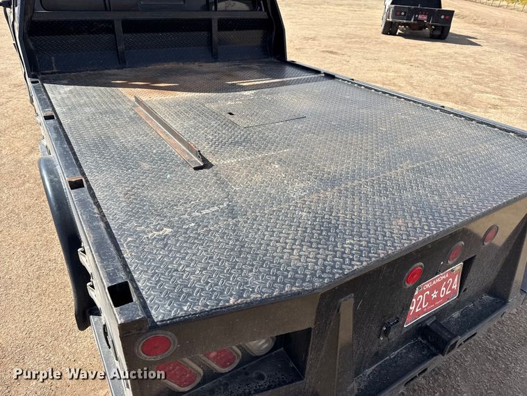 image for item DZ4990 2012 Ford F350 Super Duty Crew Cab flatbed pickup truck