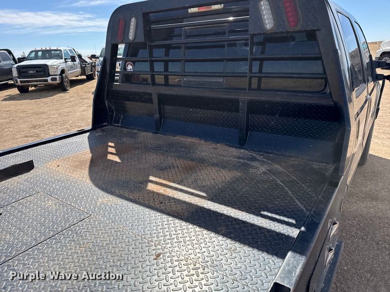 image for item DZ4990 2012 Ford F350 Super Duty Crew Cab flatbed pickup truck