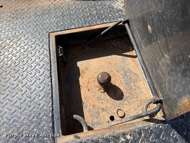 image for item DZ4990 2012 Ford F350 Super Duty Crew Cab flatbed pickup truck