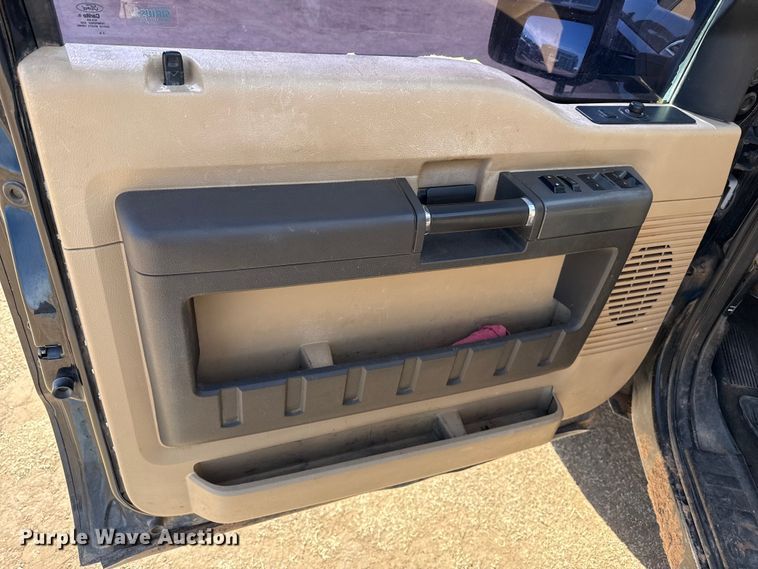 image for item DZ4990 2012 Ford F350 Super Duty Crew Cab flatbed pickup truck