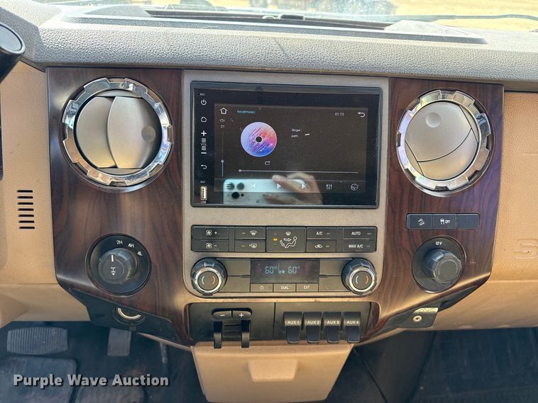 image for item DZ4990 2012 Ford F350 Super Duty Crew Cab flatbed pickup truck