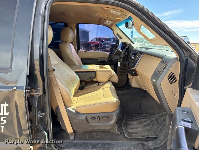 image for item DZ4990 2012 Ford F350 Super Duty Crew Cab flatbed pickup truck