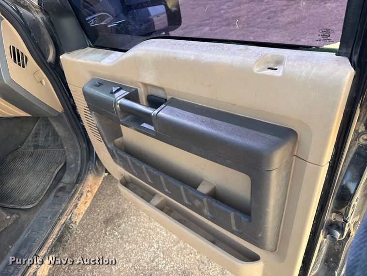 image for item DZ4990 2012 Ford F350 Super Duty Crew Cab flatbed pickup truck