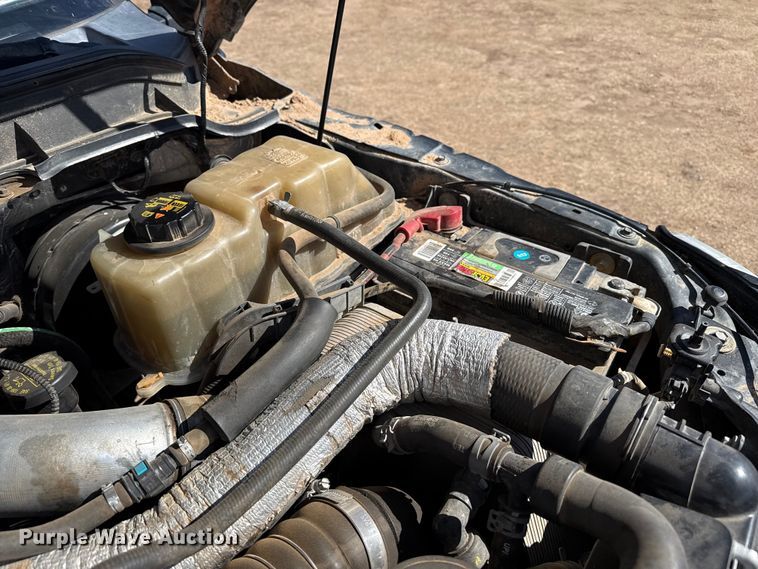 image for item DZ4990 2012 Ford F350 Super Duty Crew Cab flatbed pickup truck