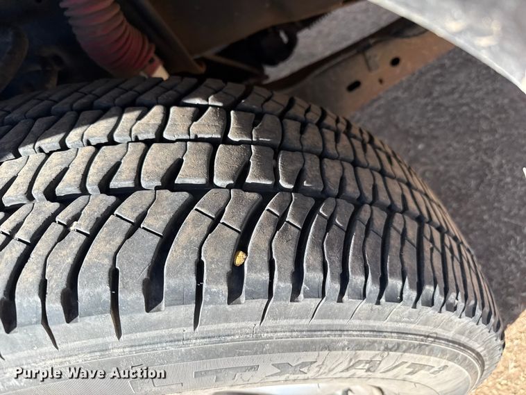 image for item DZ4990 2012 Ford F350 Super Duty Crew Cab flatbed pickup truck