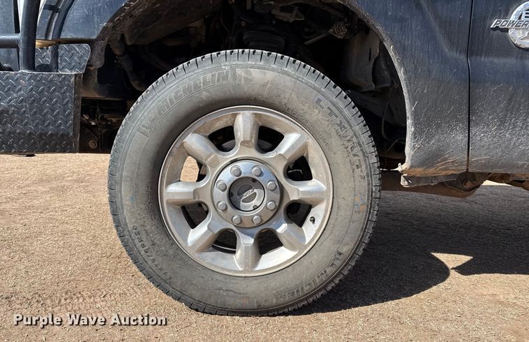 image for item DZ4990 2012 Ford F350 Super Duty Crew Cab flatbed pickup truck