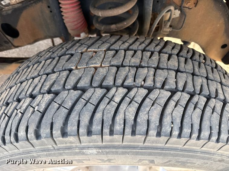 image for item DZ4990 2012 Ford F350 Super Duty Crew Cab flatbed pickup truck