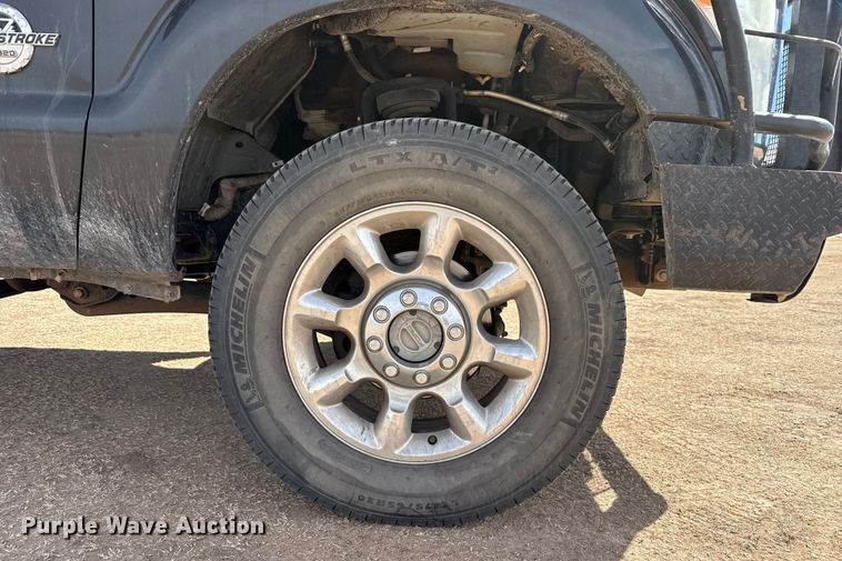 image for item DZ4990 2012 Ford F350 Super Duty Crew Cab flatbed pickup truck