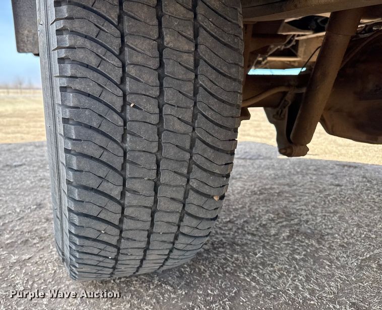 image for item DZ4990 2012 Ford F350 Super Duty Crew Cab flatbed pickup truck