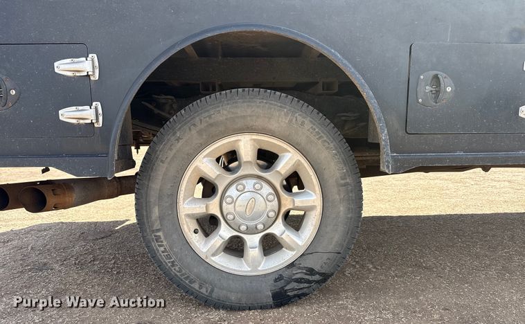 image for item DZ4990 2012 Ford F350 Super Duty Crew Cab flatbed pickup truck