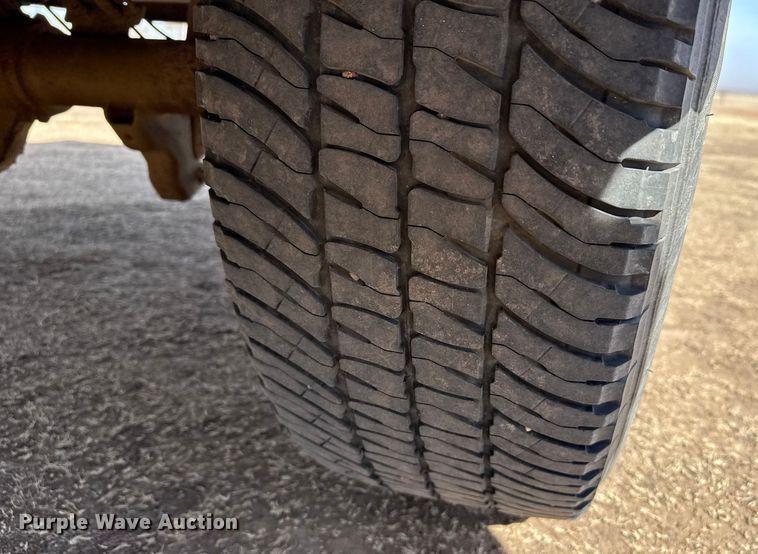 image for item DZ4990 2012 Ford F350 Super Duty Crew Cab flatbed pickup truck