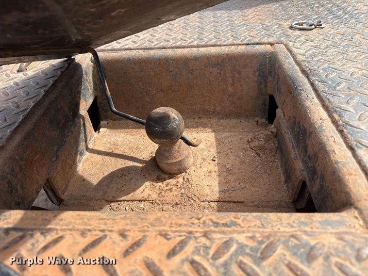 image for item DZ4991 2013 RAM 3500 Crew Cab flatbed pickup truck