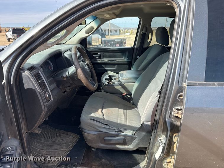 image for item DZ4991 2013 RAM 3500 Crew Cab flatbed pickup truck