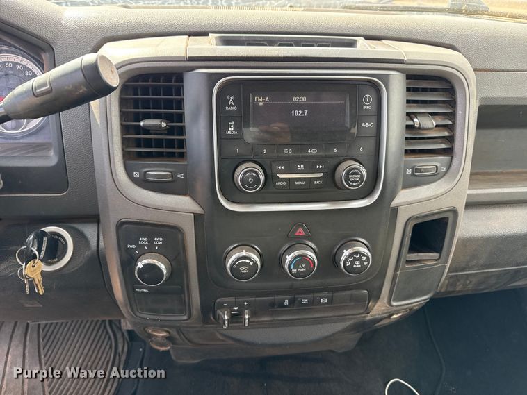 image for item DZ4991 2013 RAM 3500 Crew Cab flatbed pickup truck