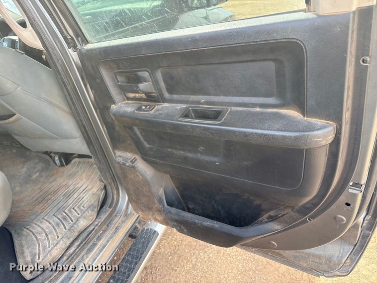 image for item DZ4991 2013 RAM 3500 Crew Cab flatbed pickup truck