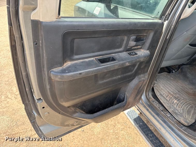 image for item DZ4991 2013 RAM 3500 Crew Cab flatbed pickup truck