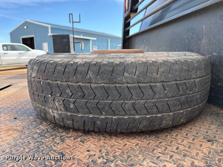 image for item DZ4991 2013 RAM 3500 Crew Cab flatbed pickup truck