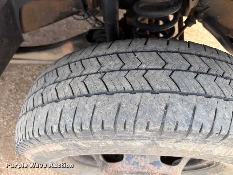 image for item DZ4991 2013 RAM 3500 Crew Cab flatbed pickup truck