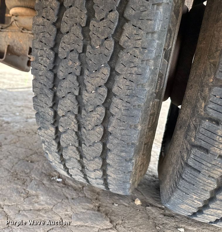 image for item DZ4991 2013 RAM 3500 Crew Cab flatbed pickup truck