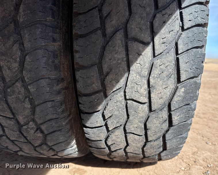 image for item DZ4991 2013 RAM 3500 Crew Cab flatbed pickup truck