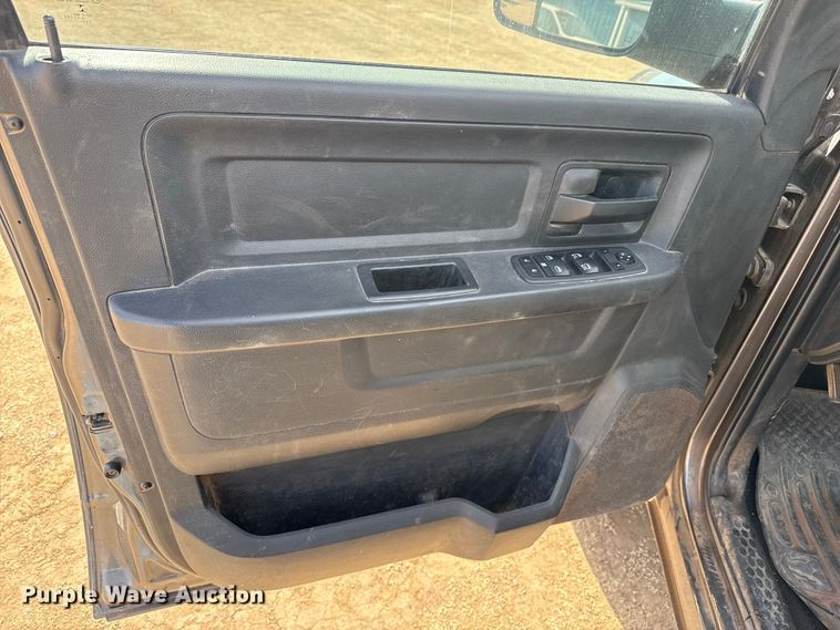 image for item DZ4992 2016 RAM 3500 Crew Cab flatbed pickup truck