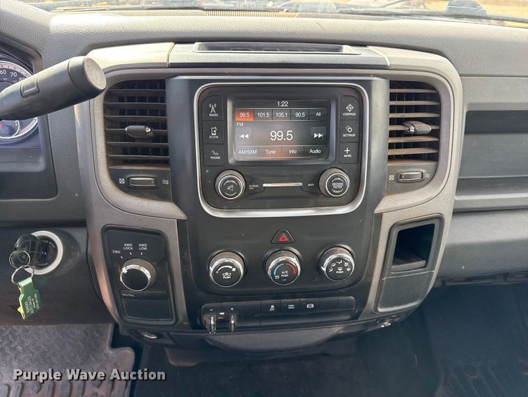 image for item DZ4992 2016 RAM 3500 Crew Cab flatbed pickup truck