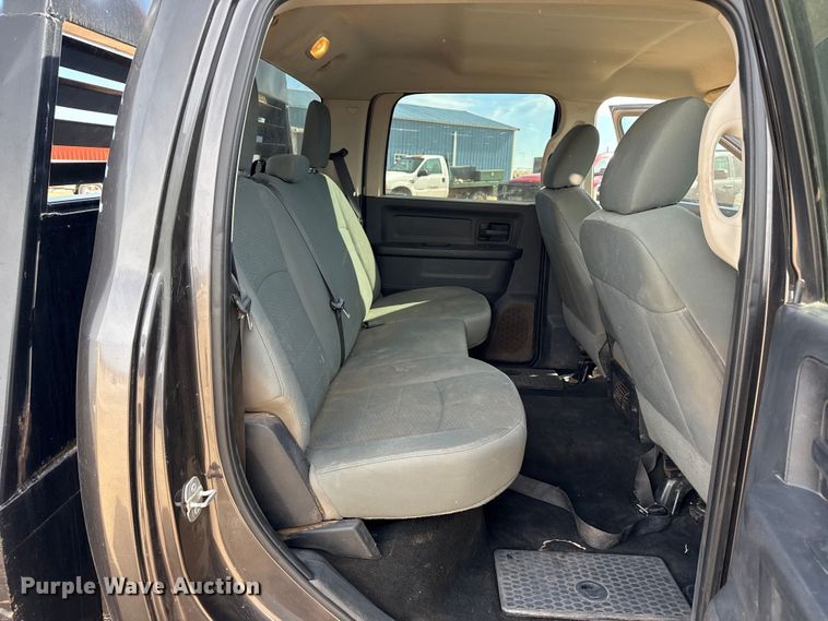 image for item DZ4992 2016 RAM 3500 Crew Cab flatbed pickup truck