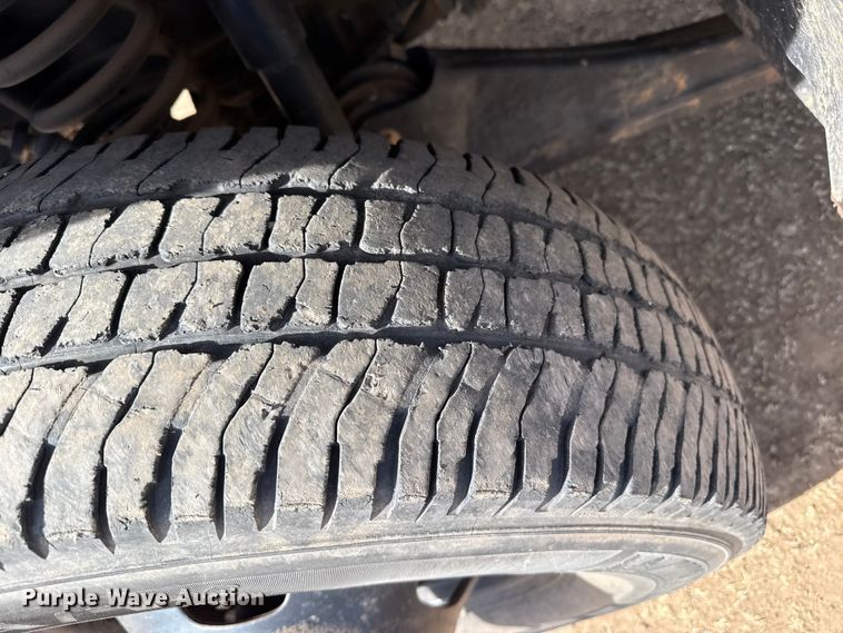 image for item DZ4992 2016 RAM 3500 Crew Cab flatbed pickup truck