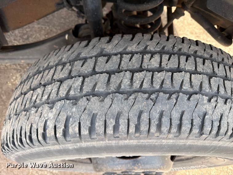 image for item DZ4992 2016 RAM 3500 Crew Cab flatbed pickup truck