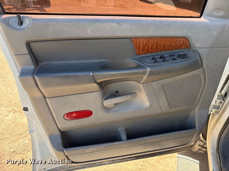 image for item DZ4993 2006 Dodge Ram 3500 Crew Cab flatbed pickup truck