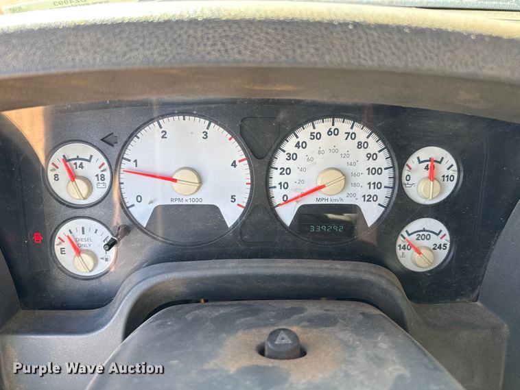 image for item DZ4993 2006 Dodge Ram 3500 Crew Cab flatbed pickup truck