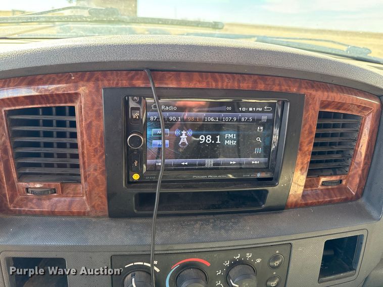 image for item DZ4993 2006 Dodge Ram 3500 Crew Cab flatbed pickup truck