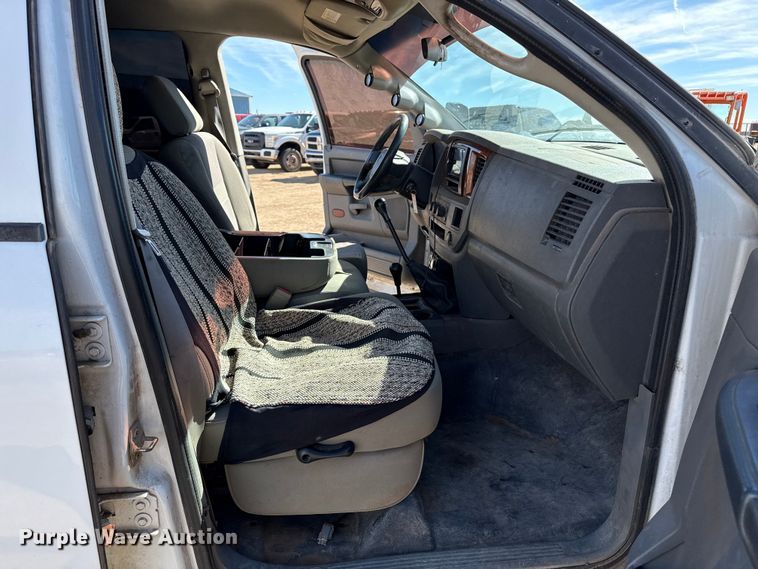 image for item DZ4993 2006 Dodge Ram 3500 Crew Cab flatbed pickup truck