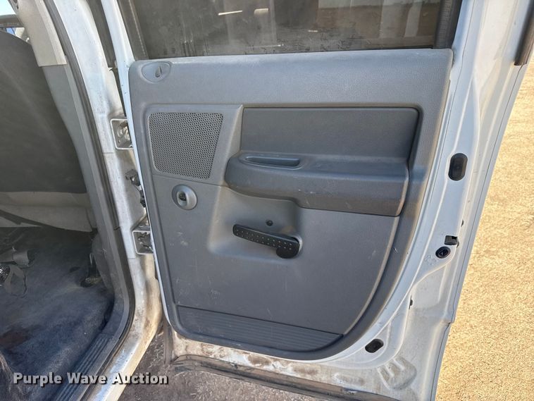 image for item DZ4993 2006 Dodge Ram 3500 Crew Cab flatbed pickup truck