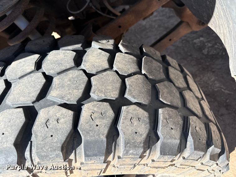 image for item DZ4993 2006 Dodge Ram 3500 Crew Cab flatbed pickup truck