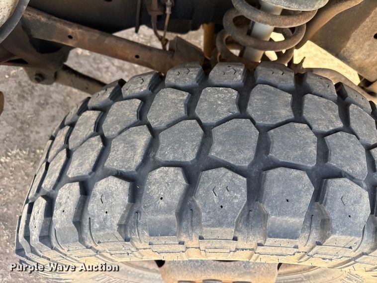 image for item DZ4993 2006 Dodge Ram 3500 Crew Cab flatbed pickup truck