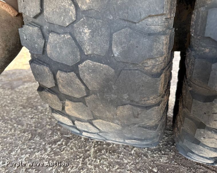 image for item DZ4993 2006 Dodge Ram 3500 Crew Cab flatbed pickup truck