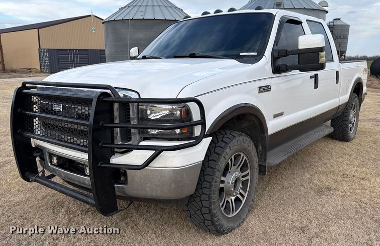 image for item DZ4995 2005 Ford F250 Super Duty Crew Cab pickup truck