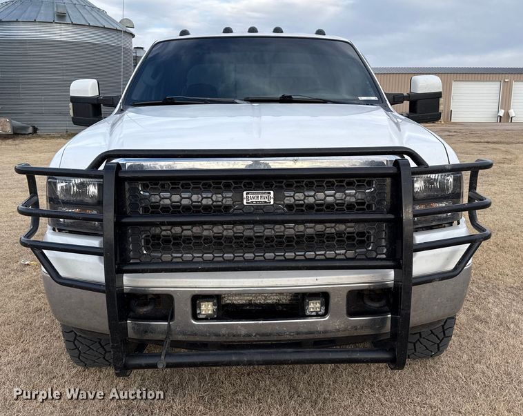 image for item DZ4995 2005 Ford F250 Super Duty Crew Cab pickup truck